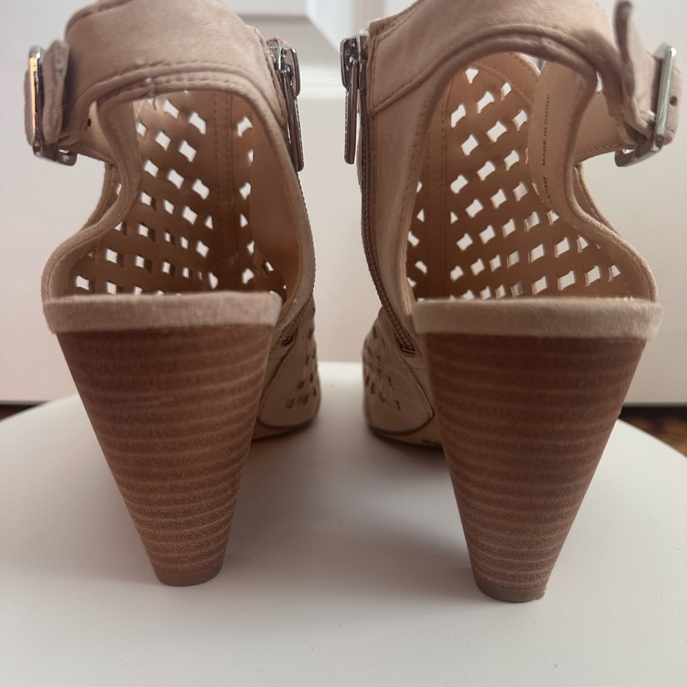 Vince Camuto Beige Suade Peep-Toe Stacked 3 Inch Heel Cut-Out Bootie Size 39 - Picture 13 of 13